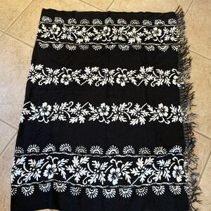 Hibiscus collection Hawaii wrap in black and white